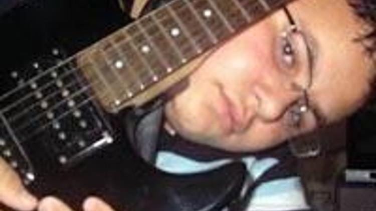 Elektro gitardaki kaçak öldürdü