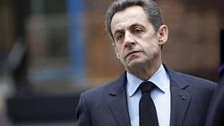 Sarkozy adaylık haberini Twitterdan verdi