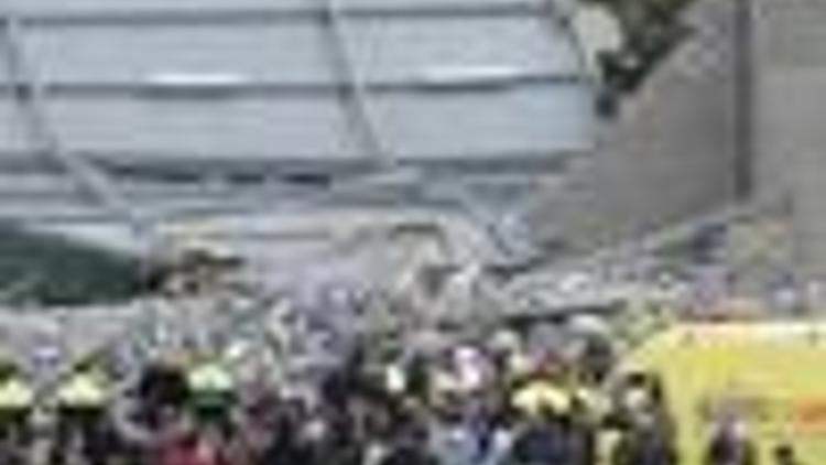 Sports center collapse kills four, hurts 16 in Spain