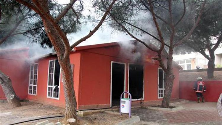 Maltepede kütüphane yandı
