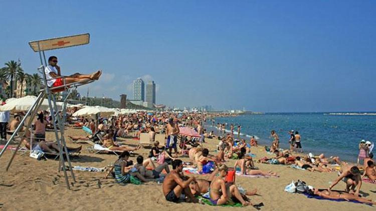 Türkiyeye gelmeyen turistler İspanyaya gitti