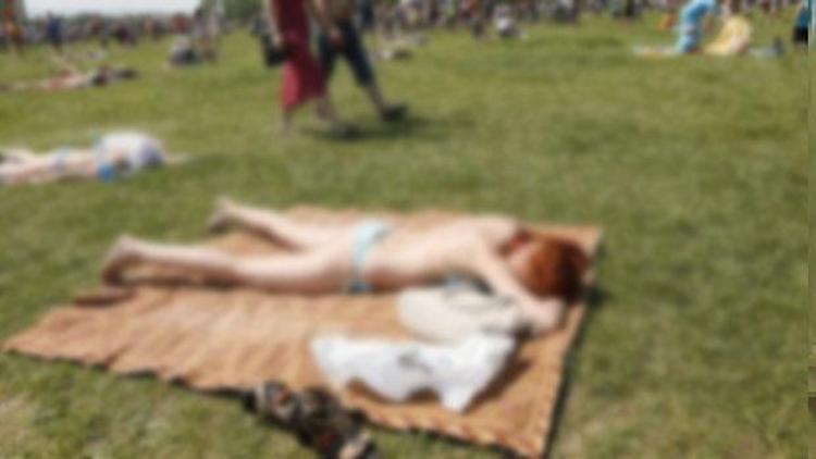 Fransız parkında bikini dayağı