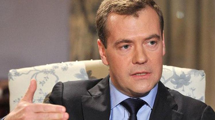 Rusya Başbakanı Medvedevden Türkiyeye operasyon eleştirisi