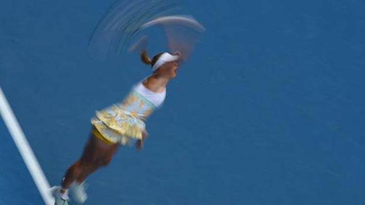 Wozniacki elendi Sharapova 4. turda