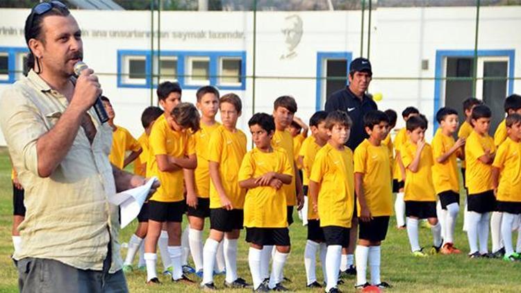Nejat İşlerin başkanlığını yaptığı futbol okulu açıldı