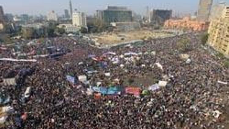 Mısırlılar isyanın birinci yıldönümünü kutluyor