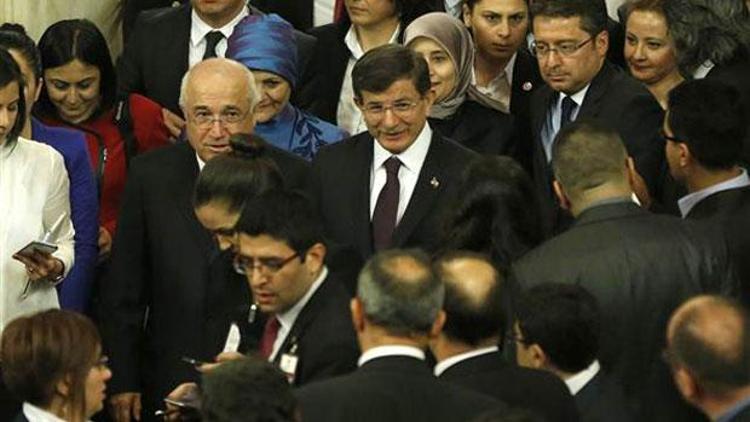 Başbakan Ahmet Davutoğlu: Minsk Grubunun tarafsızlığına gölge düşürüyor
