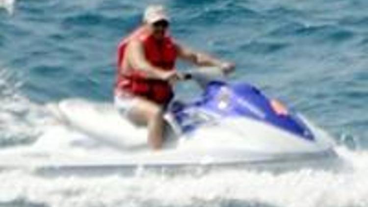 Suudi prens ve eşinin jet-ski keyfi