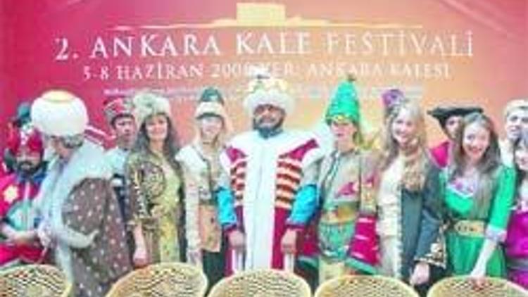 Festival renkli başladı