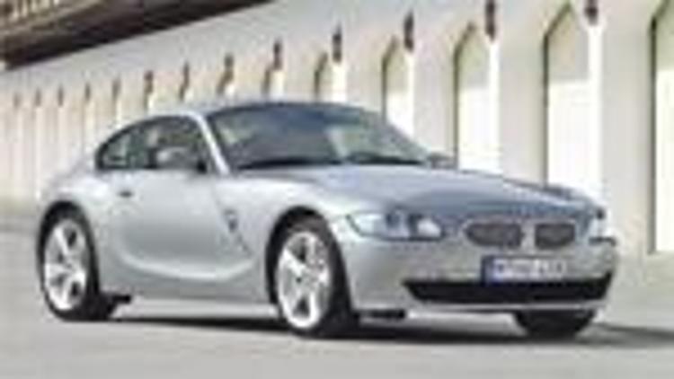 BMW Z4 Coupe yüzünü gösterdi