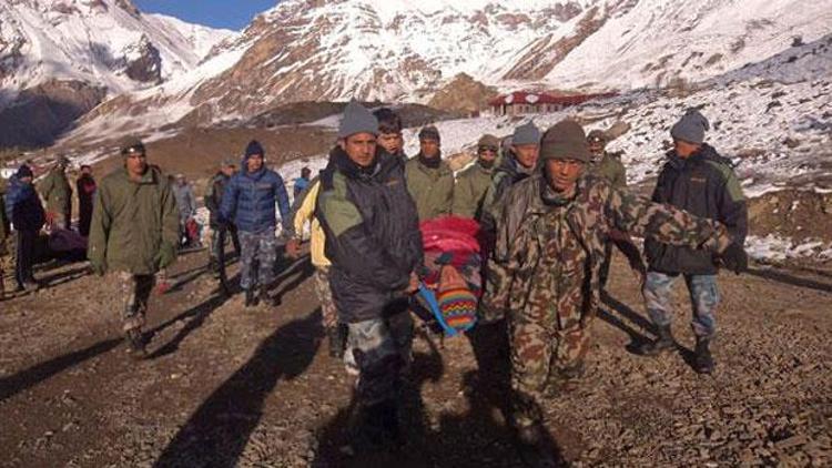 Nepalde çığ ve kar fırtınası: 20 ölü