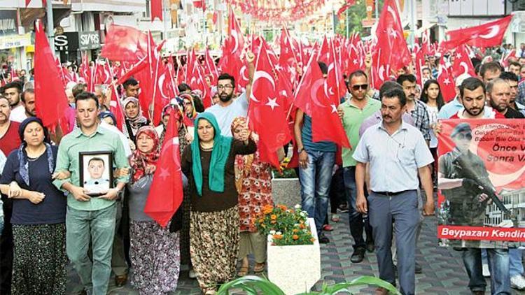 Şehit ailesi ‘teröre lanet’ yürüyüşünde