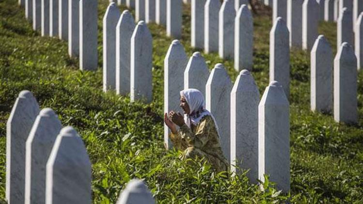 Srebrenitsada hayatını kaybedenler soykırımın 20nci yıldönümünde anıldı