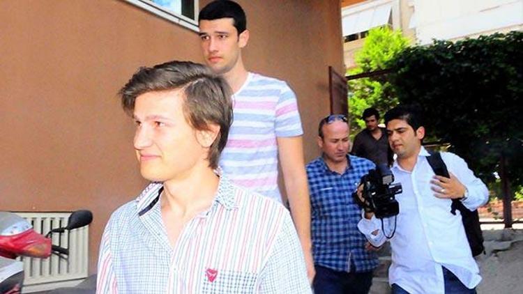 İzmirdeki 27 Twitter sanığına beraat