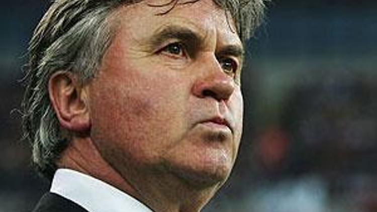 Hiddink Rusyada kaldı