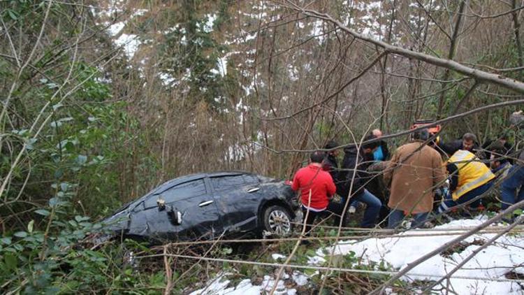 Rizede otomobil uçuruma yuvarlandı