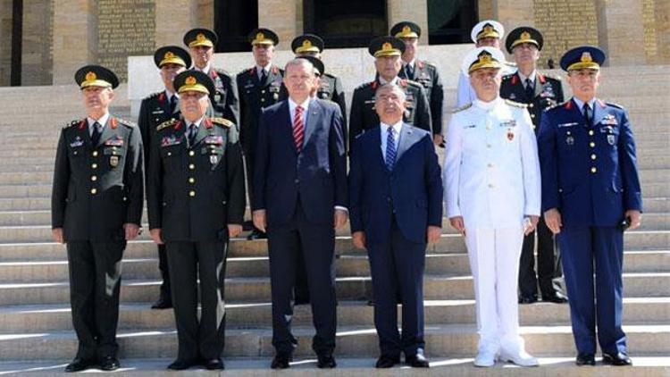 Yüksek Askeri Şura üyeleri Anıtkabiri ziyaret etti