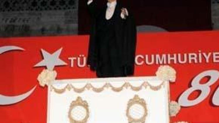 Cumhuriyet Resepsiyonunda pastadan Atatürk çıktı