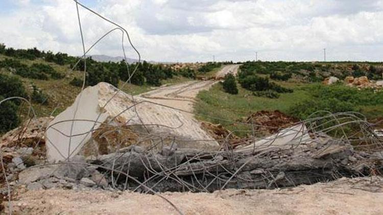 PKK köy yollarını kapatmaya başladı