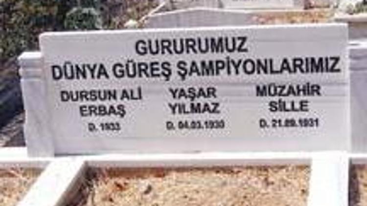 Belediyeden 3 şampiyona mezar hediyesi