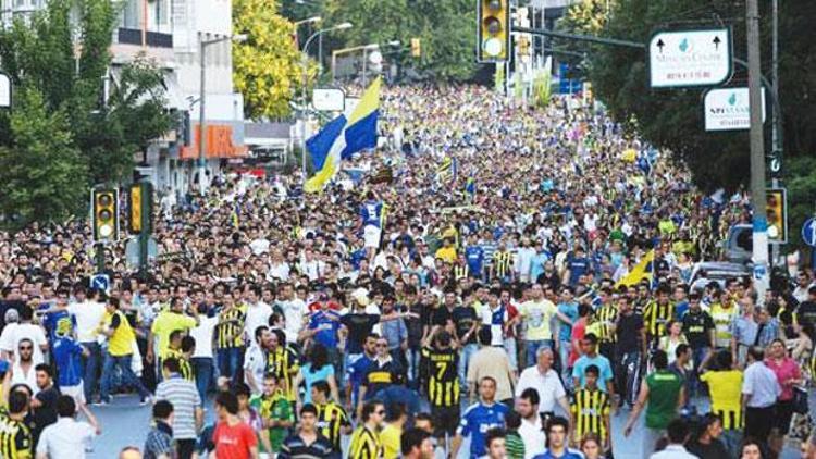 Fenerbahçe taraftarı büyük yürüyüş için Meclisi bekliyor