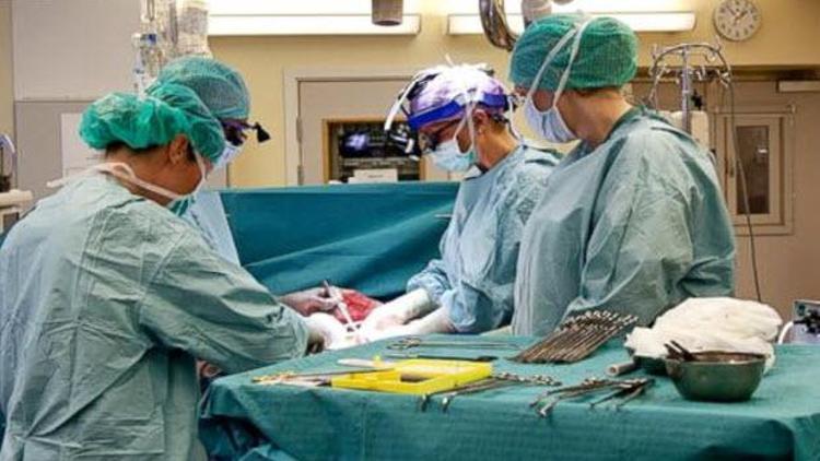 İsveçte tıp tarihinde ilk kez rahim nakli yapılan bir kadın doğurdu