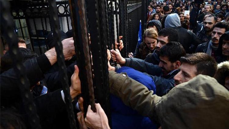 Marmara Üniversitesi önünde arbede