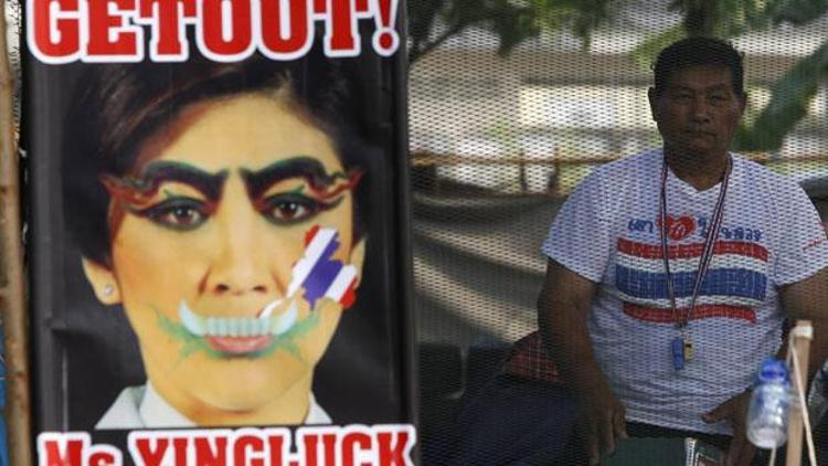 Taylandda başbakanlık karargâhını sardılar