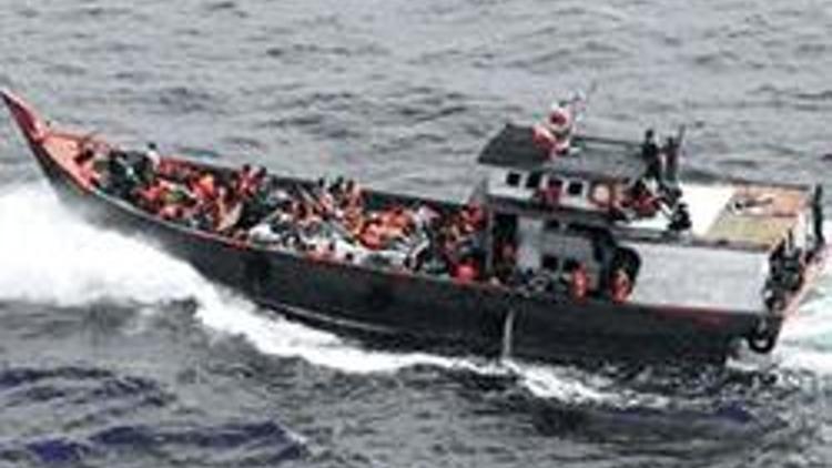Endonezya’da tekne battı