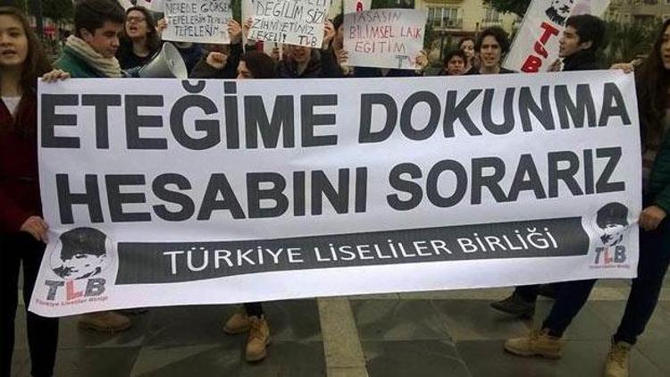 Öğrencilerden ‘Eteğime dokunma’ eylemi