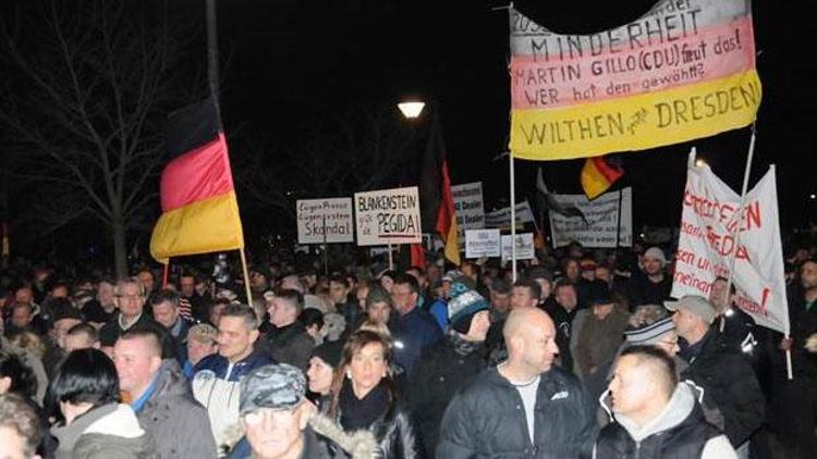 Almanyada İslam karşıtlarına protesto ile cevap verildi