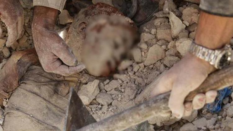 Halep yakınlarına iki varil bombası atıldı