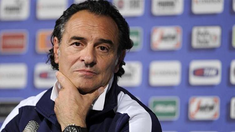 Cesare Prandelli: Beni anlamak için Van Gaale bakın