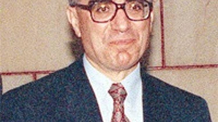 Nuri Kayış üç kitabını imzaladı