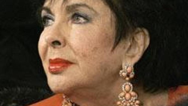 Elizabeth Taylor hastaneye kaldırıldı