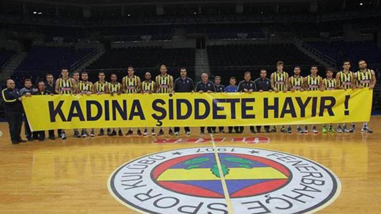 Fenerbahçe Ülkerden Kadına şiddete hayır pankartı
