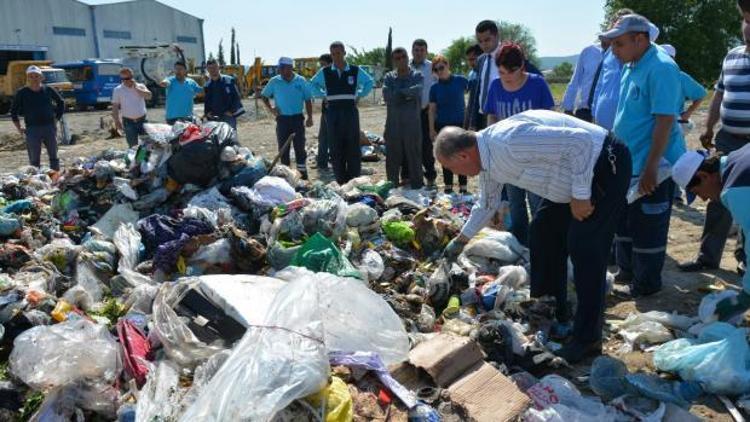 Çöpte 17 bin lira aradılar ve bulundu