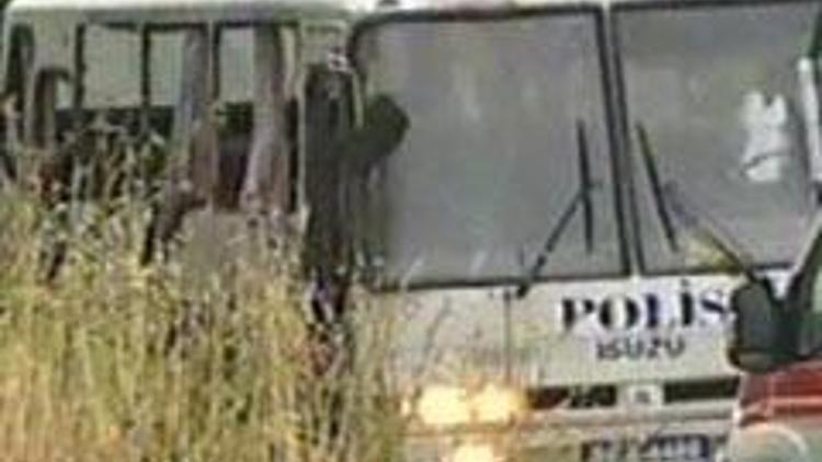 Polise bombalı saldırı: 17 yaralı