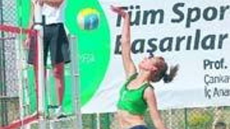 Başkent’te plaj voleybolu rüzgarı esiyor