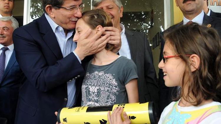 Davutoğlu, Meryemi Ankaraya satranç oynamaya davet etti
