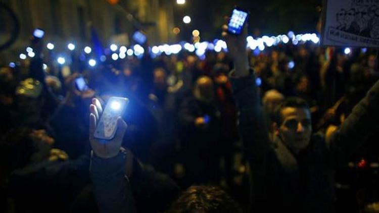 Macaristanda internet vergisine karşı protestolar sürüyor