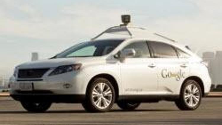 Google arabayı şoförsüz 500 bin km sürdürdü