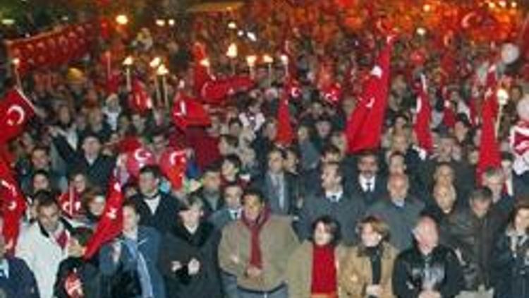 29 Ekime Başkentte yasak, İstanbulda bayrak gerginliği