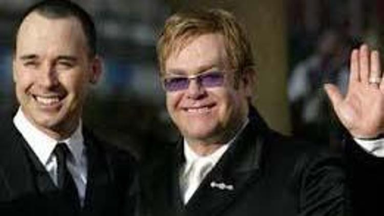 Ünlü İngiliz şarkıcı Elton John evleniyor