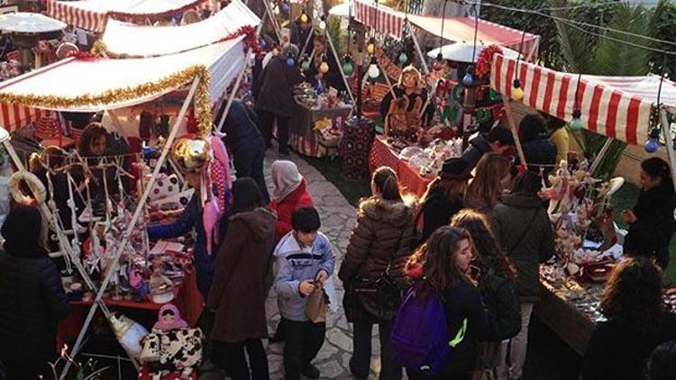 İzmirde yılbaşı pazarı kuruldu