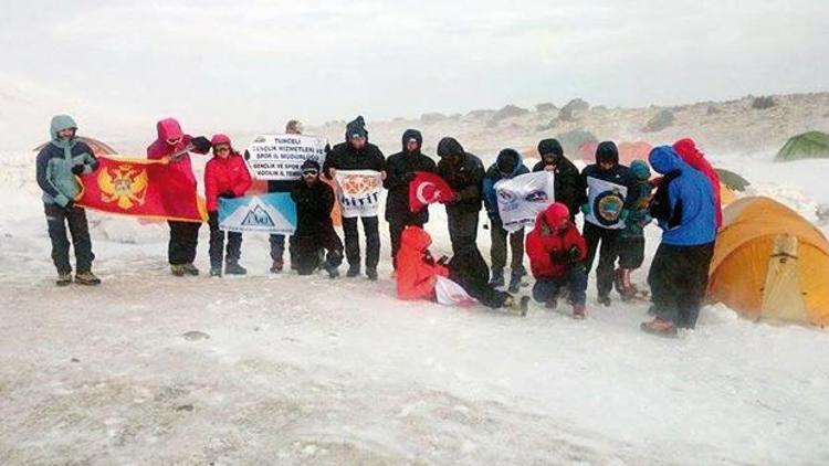 Ağrı Dağı’nda 39 dağcı 3 gündür mahsur