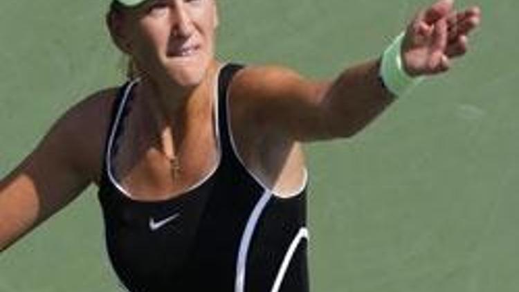 Azarenka ilk sette pes etti