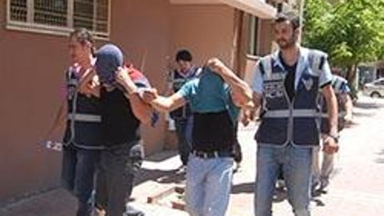 İzmirde çete operasyonu 12 gözaltı