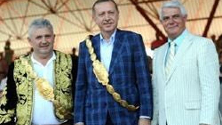 CHPli başkandan Başbakana altın kemer