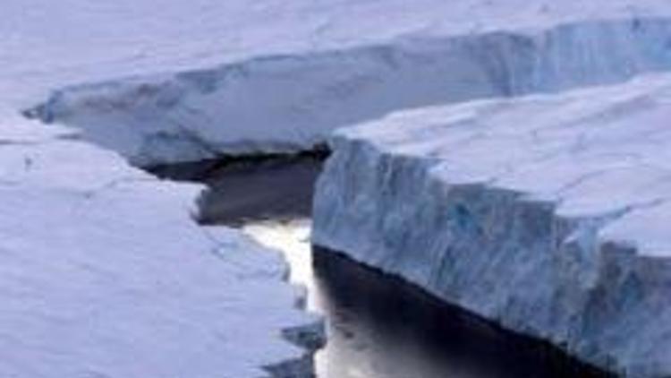 Grönlanddan dev bir buz adası koptu